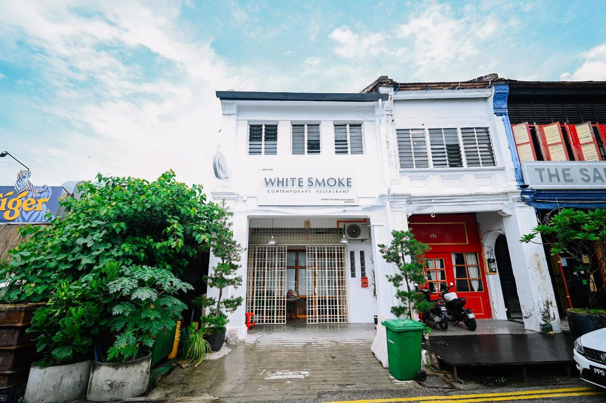 Swing & Pillows - Lebuh Victoria, Penang ジョージタウン エクステリア 写真