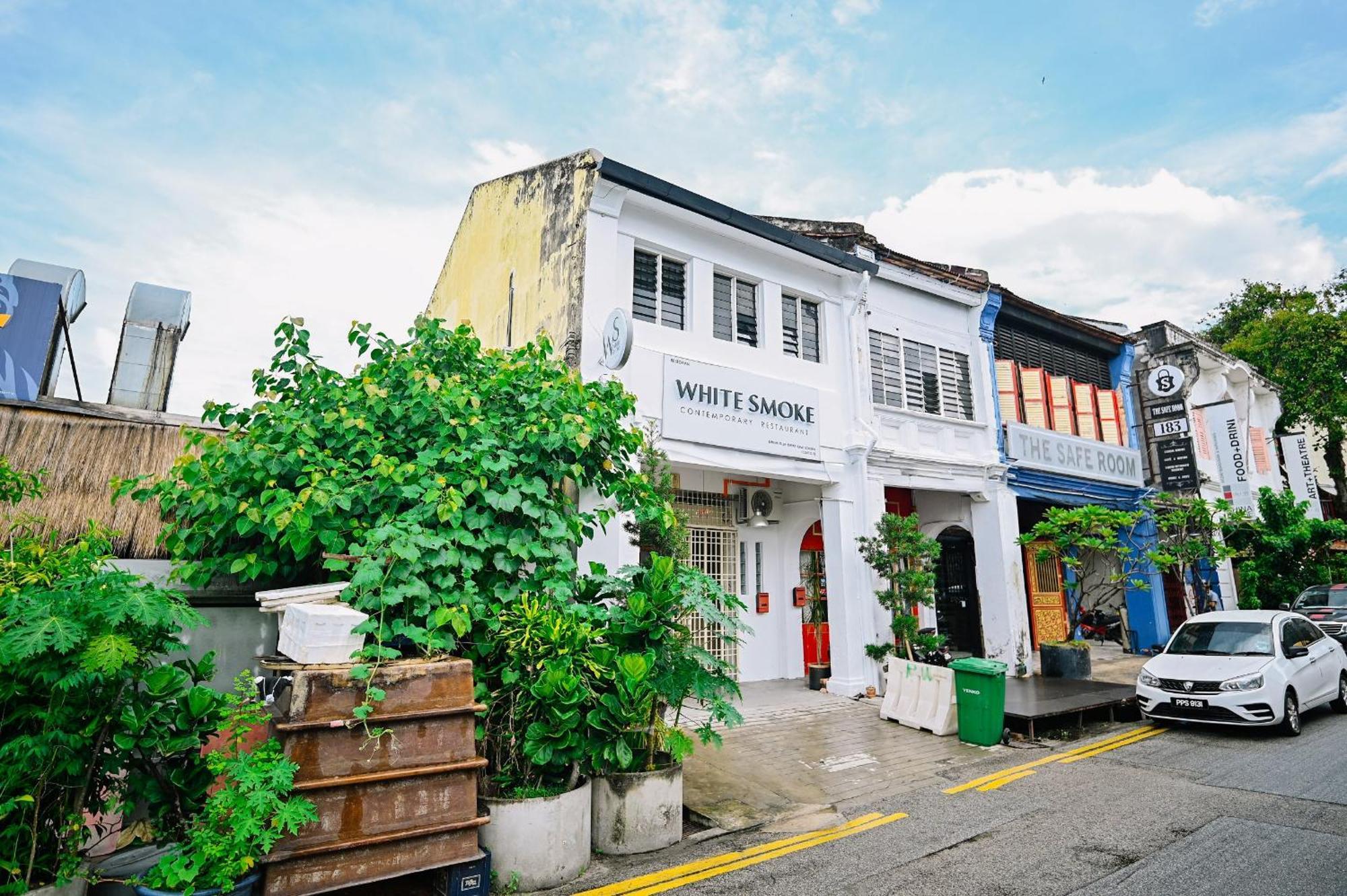 Swing & Pillows - Lebuh Victoria, Penang ジョージタウン エクステリア 写真